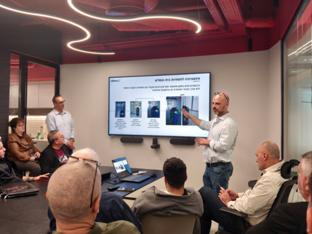 אמיר נרדימון מנכל deliverz.ai בכנס משקיעים בשיבא תל השומר