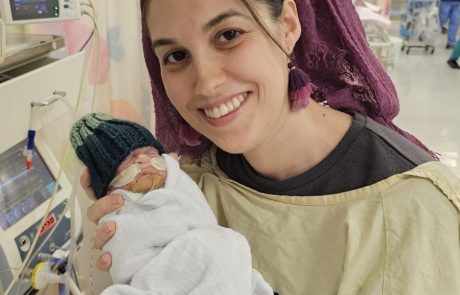אישה אחת שלושה תפקידים: יולדת, מיילדת ופראמדיקית מד”א