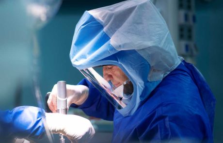 טיפול בכאבים כרוניים במפרקי הירך – דרכי התמודדות וייעוץ מומחה