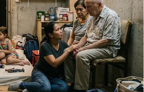 האזהרה של המומחים ואישור הרבנים: הטעות הקריטית שאתם עושים עם חולי דמנציה בזמן אזעקה – ועלולה לעלות בחייהם