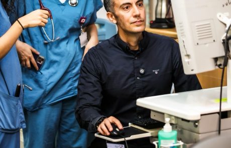 גאווה ישראלית בעולם הרפואה: רופא ישראלי נבחר לכתוב את מאמר המערכת של כתב העת הרפואי החשוב בעולם