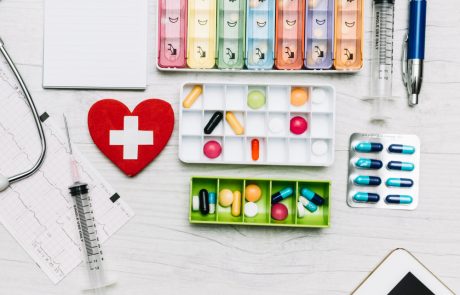 המדריך המקיף לבחירת שירותי רוקחות: מציוד רפואי ועד שירות מומחים שיניע אתכם קדימה