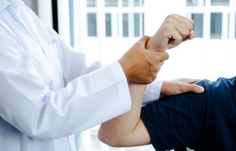 כשהמגרש נהיה מסוכן: פציעות ספורט בילדים ואיך אורטופד ילדים עוזר לחזור למשחק