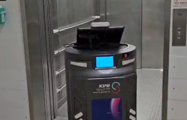 תרופות על גלגלים: צי הרובוטים שמשנה את פני הרפואה בשיבא ומקצר את ההמתנה לטיפולי כימותרפיה