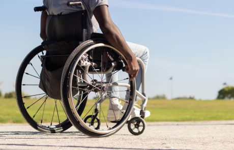חשיבותו של כיסא גלגלים קל משקל לניידות ועצמאות המשתמש