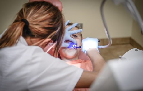 מי מפחד מרופא שיניים? מחקר חדש קובע: מוזיקה מצמצמת חרדה דנטלית בעת טיפולי שינים