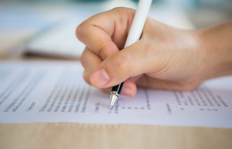 חשד להעתקה בבחינה ממשלתית ברפואה: שלושה עוכבו לחקירת משטרה