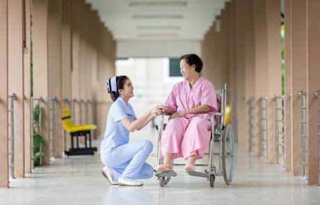 אחות פרטית לאחר ניתוח: 3 מקרים בהם כדאי לבדוק את השירות