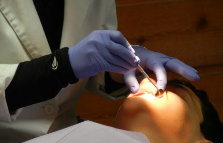 טיפים לבחירת רופא שיניים מומלץ בראש העין