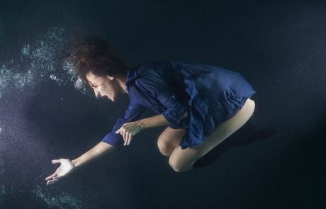 למה יותר צעירים מאובחנים היום עם דום נשימה בשינה והקשר למסכים וסטרס