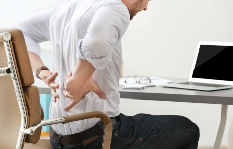 סובלים מכאבי גב? כך תמנעו אותם מהילדים שלכם